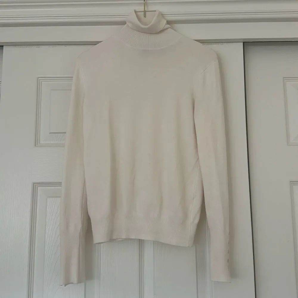 Women’s Zara XSmall cream turtleneck